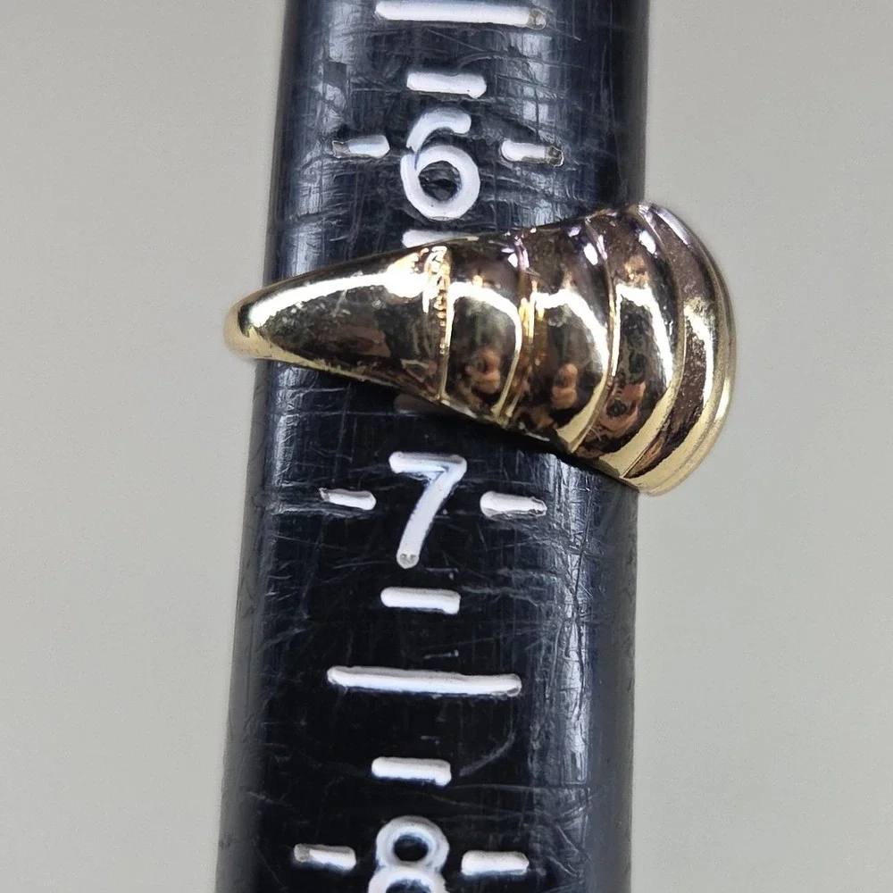 Gold Tone Ribbed Dome Ring Size 6.5 Croissant Statement‎ Band